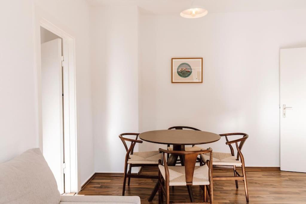 Komplett Neu: 2-Zi Zentral Im Altbau. 24H-Checkin كيل المظهر الخارجي الصورة