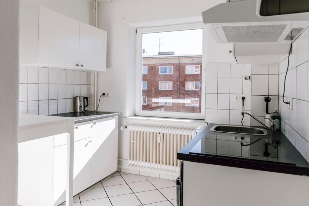Komplett Neu: 2-Zi Zentral Im Altbau. 24H-Checkin كيل المظهر الخارجي الصورة